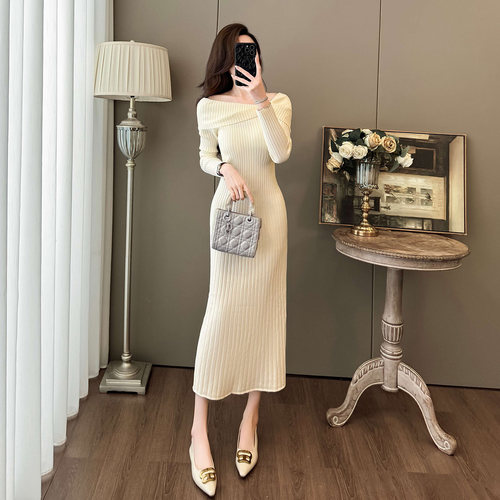 法式温柔风一字领针织连衣裙女秋冬修身显瘦气质内搭毛衣过膝长裙 - 图0