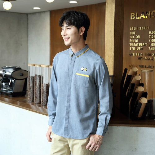 Услуга рабочих официантов для женского общественного питания длинный -насыщенный осенний и зимний отель в западном ресторане в ресторан