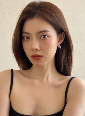 闪亮银色百搭锆石镶嵌精致耳环
