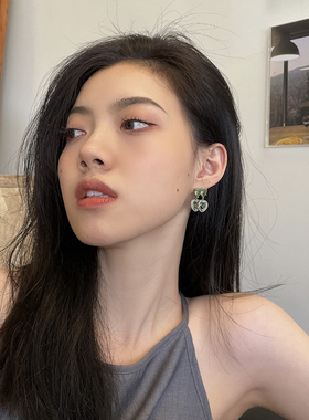 宋妍霏同款双桃心绿宝石女耳环