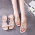 Giày sandal đế bệt đế bằng nữ mùa hè phẳng 2019 mới thoải mái chống trơn trượt cho sinh viên rhinestone mặc boho - Sandal