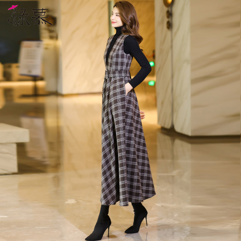 2025春秋新款咖色格子通勤无袖背心连衣裙女气质修身显身材毛呢裙