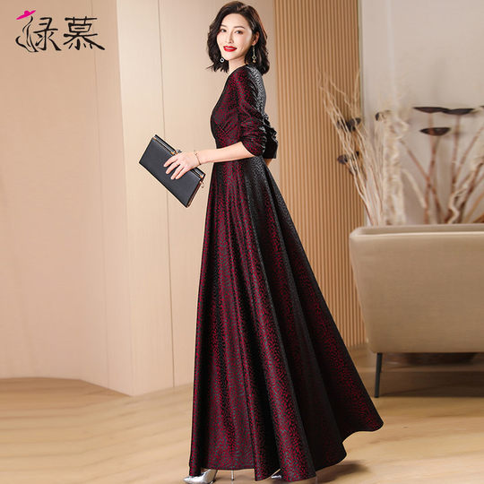 酒红色连衣裙2025春秋装新款长袖气质优雅减龄收腰超长裙大摆裙