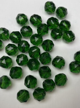 钻石金字塔切面祖母绿水晶