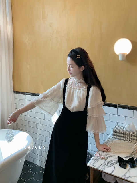 Tao Ke <Three Years Town> Three -layer sleeve court wind shirt women+strap skirt two -piece fashion set spring spring