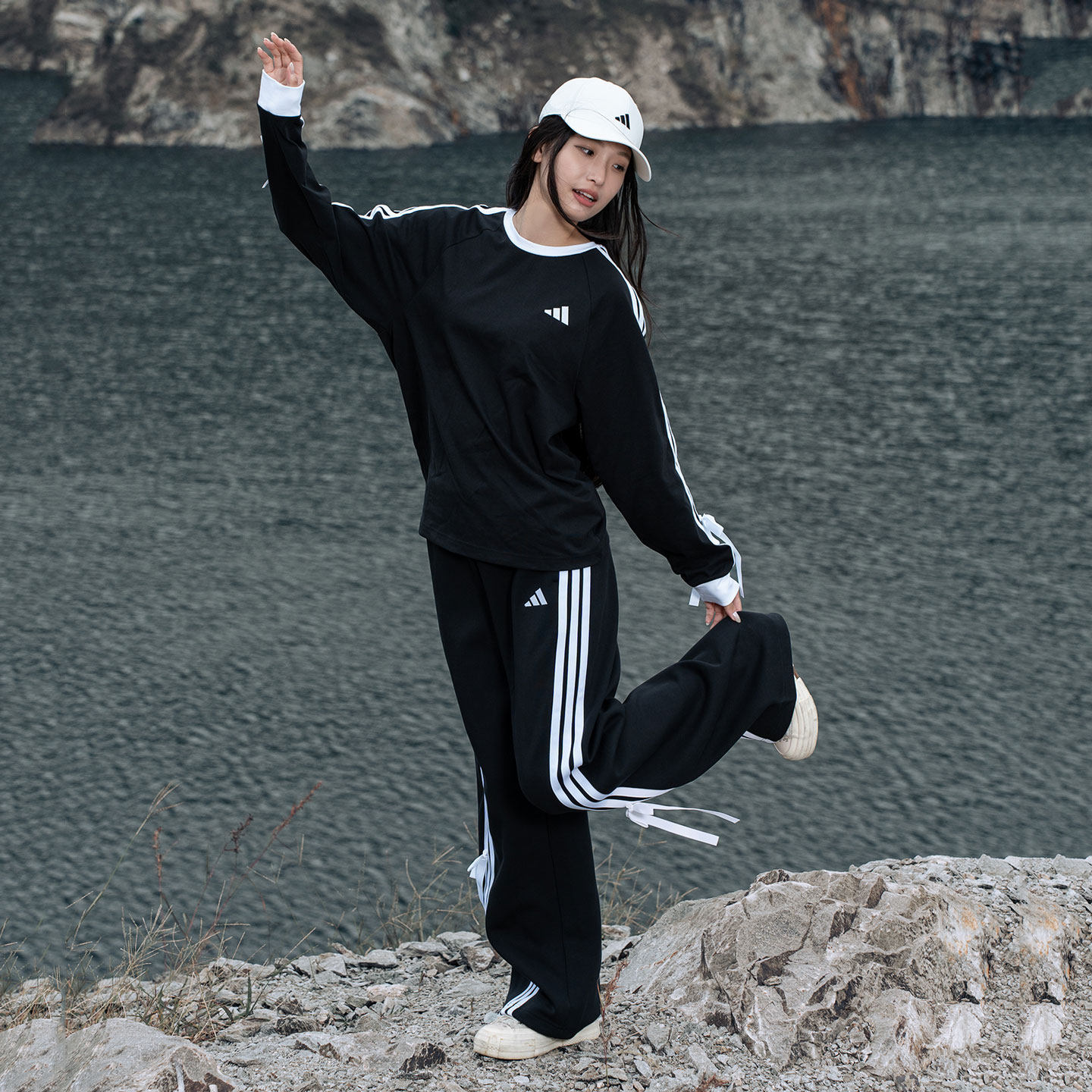 阿迪达斯套装女款长袖T恤冬季黑色宽松时尚两件套套头衫直筒长裤,淘宝优惠券,粉丝福利购,淘宝优惠卷