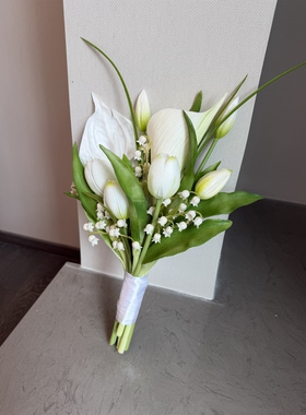 new新娘白色订婚手捧花森系简约婚礼郁金香花束影楼铃兰花领证hot