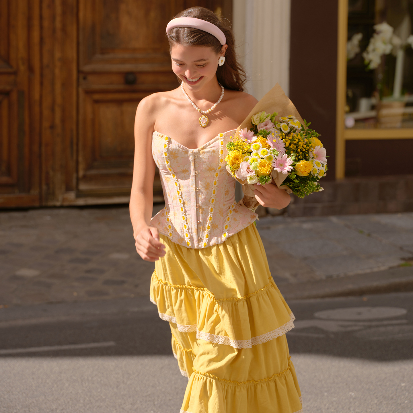 LaceMade 镀金花语 法式设计感鱼骨抹胸上衣蕾丝黄色蛋糕裙套装女 - 图3