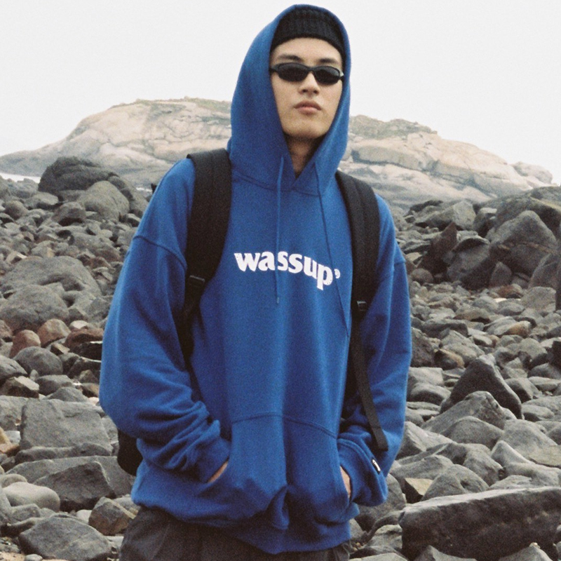 加絨連帽寬松套頭衛衣 國潮牌秋季寶藍純色棉外套印花 WASSUP logo 加絨連帽寬松套頭衛衣 國潮牌秋季寶藍純色棉外套印花 WASSUP logo
