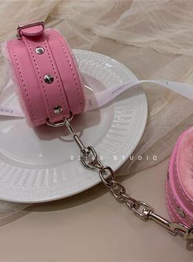 皮革手铐道具剧本杀加重手扣毛绒手铐脚镣女粉色情侣玩具脚铐男性