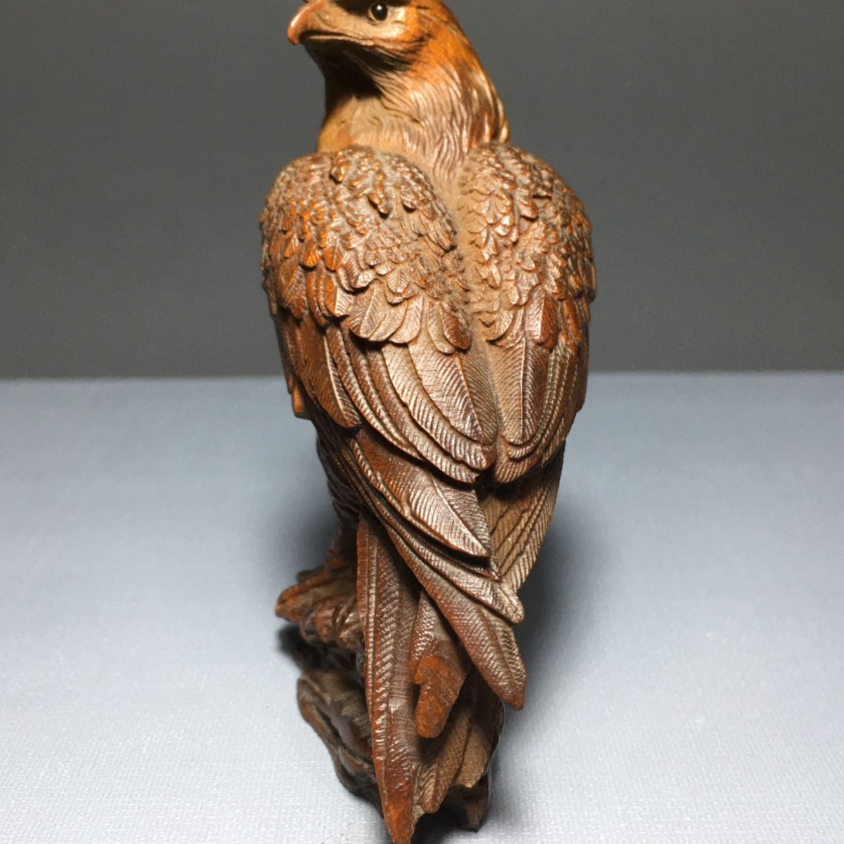 Antiques and miscellaneous collections, old wood carved eagle ornaments, solid wood carved birds, animals, home decorations, craft gifts