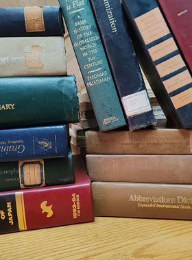 ins浅色旧书摆件外文英文古董书复古书装饰真书样板间拍摄道具