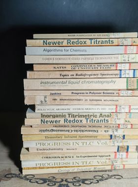 ins风浅色旧书摆件外文英文古董书复古书装饰真书样板间拍摄道具