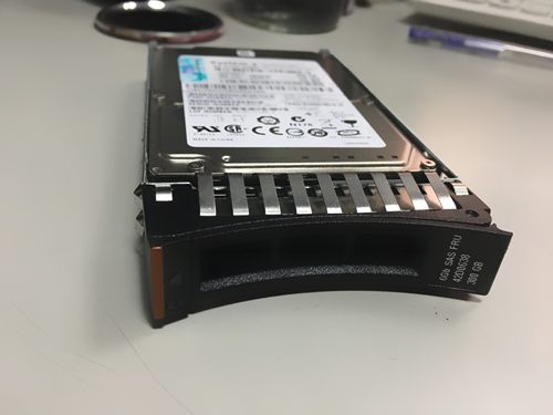 IBM 42D0638 300G 10K 6GB SAS 2.5 42D0637 42D0641拆机原装硬盘 - 图1