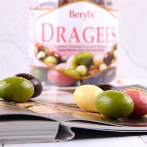 马来西亚原装进口零食beryls倍乐思多口味扁桃仁夹心巧克力豆罐装 - 图0