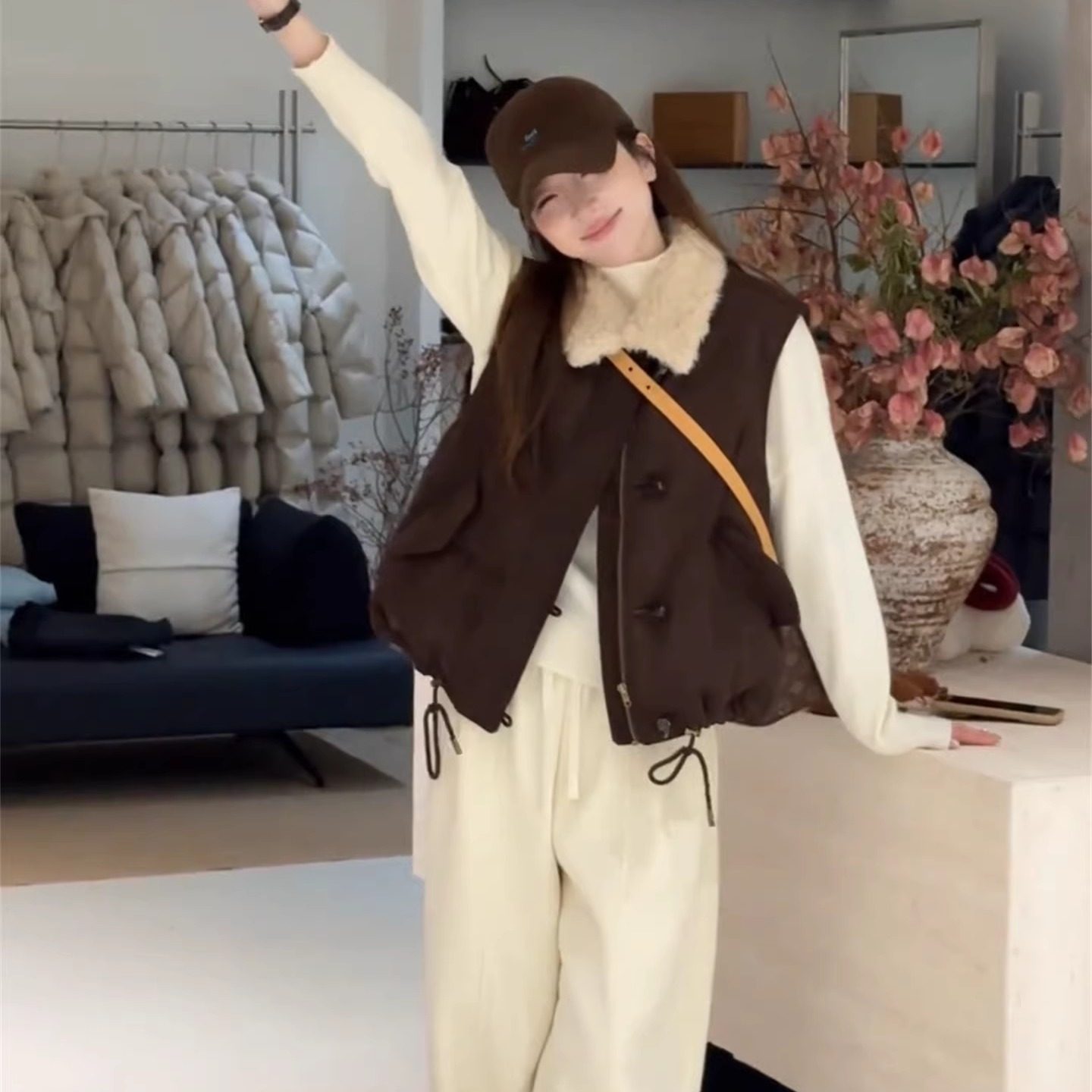 麂皮绒羽绒马甲女短款坎肩冬季2025新款高级感小个子背心马夹外套,淘宝优惠券,粉丝福利购,淘宝优惠卷