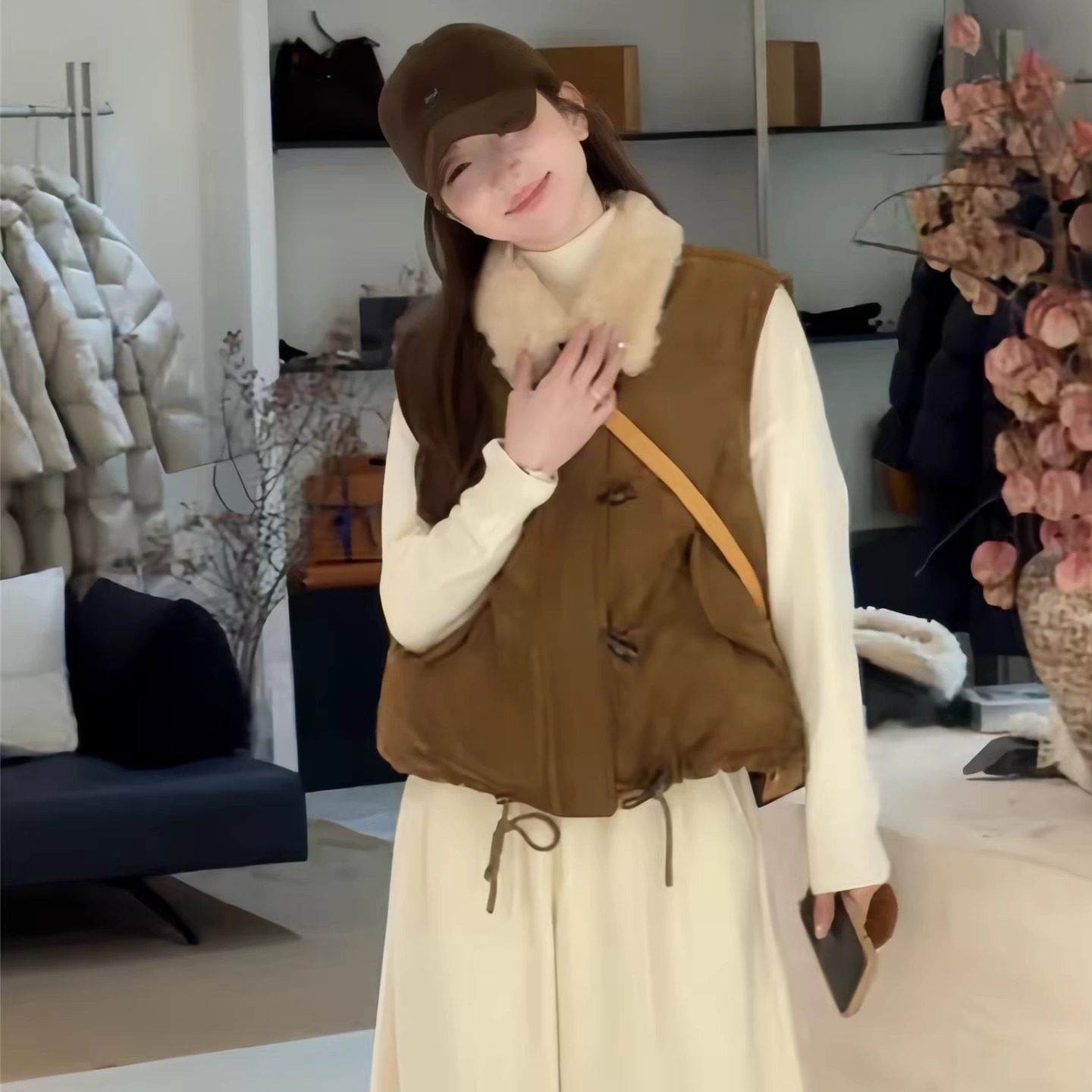 麂皮绒羽绒马甲女短款坎肩冬季2025新款高级感小个子背心马夹外套,淘宝优惠券,粉丝福利购,淘宝优惠卷