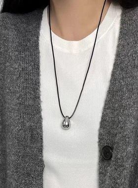 保色极简冷淡风 金属光面水滴黑皮绳项链秋季毛衣链女式