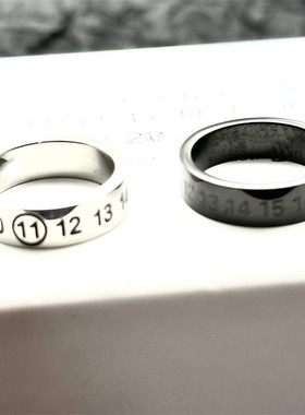 个性数字雕刻戒指情侣logo对戒欧美ins时尚男女百搭黑色指环