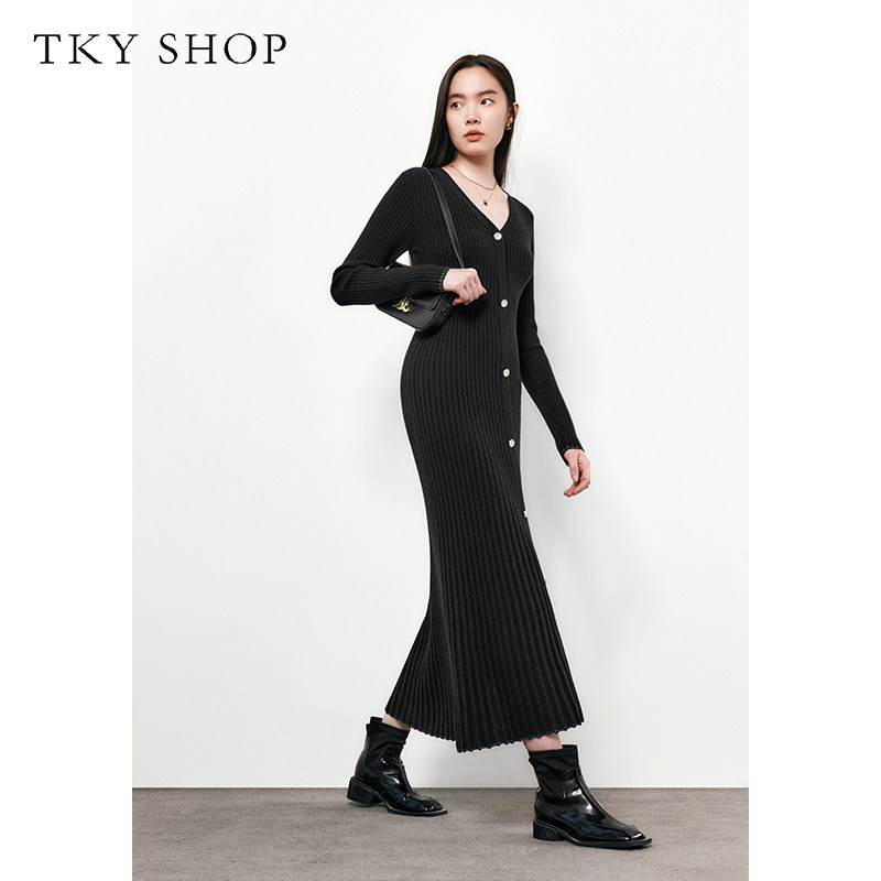 TKY SHOP时尚V领修身针织连衣裙收腰显瘦秋冬新款单排扣长款裙子