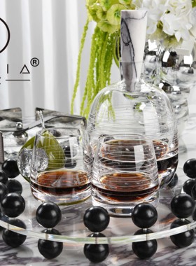 罗曼提现代样板间花艺索拉玛灰皮革纸巾架慵懒猫摆件客厅茶几组合