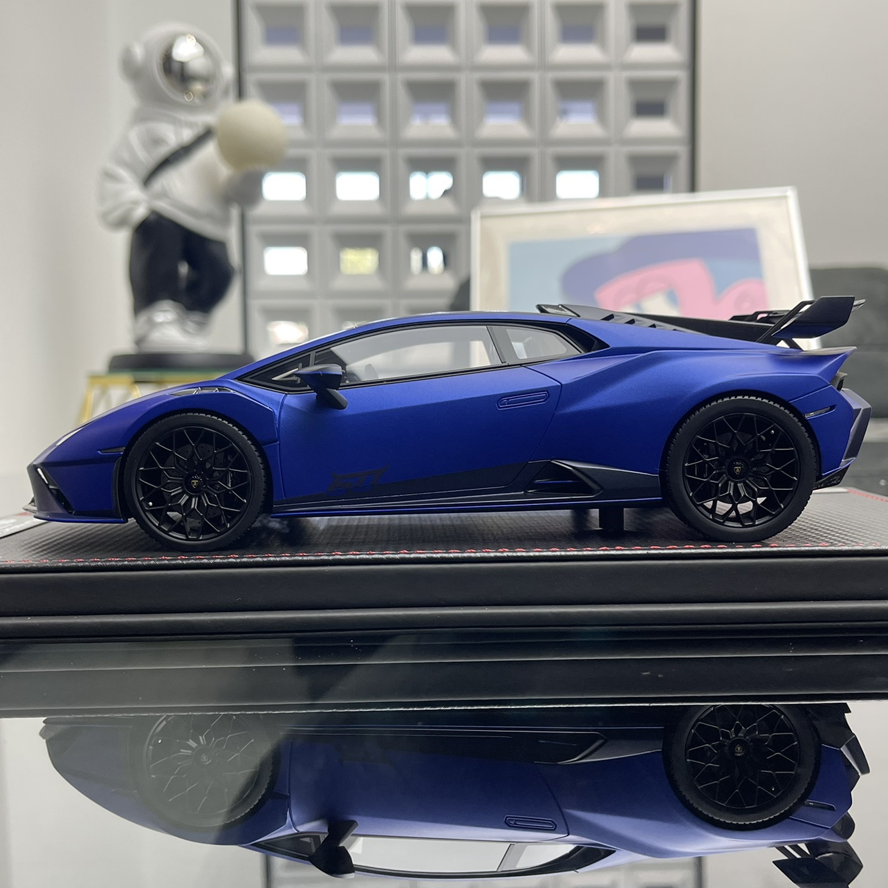 MR 1/18 兰博基尼 Huracan sto 60周年纪念版 硬顶 哑光蓝 - 图1