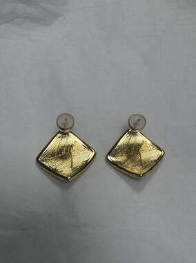 奢华定制系列重工立体浮雕字母耳钉