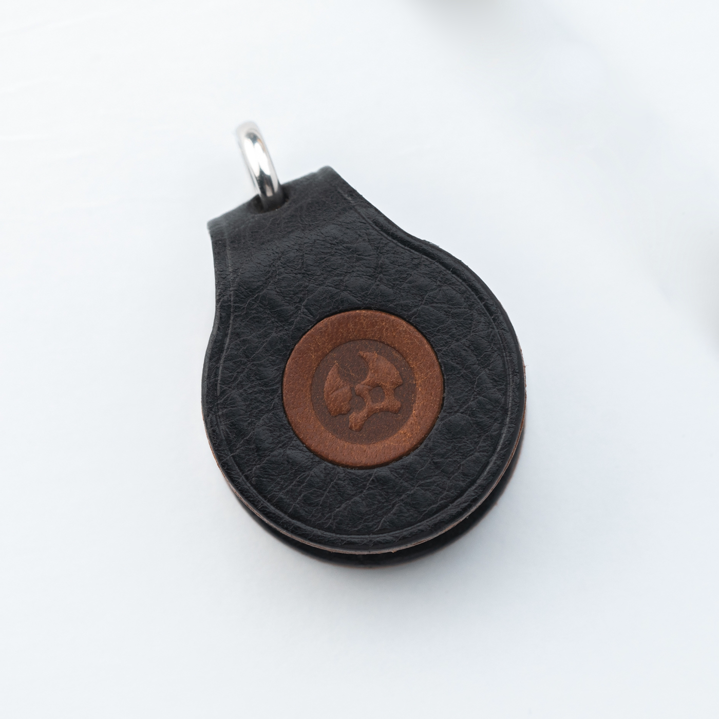 The proud old blacksmith’s handicraft jewelry storage pendant