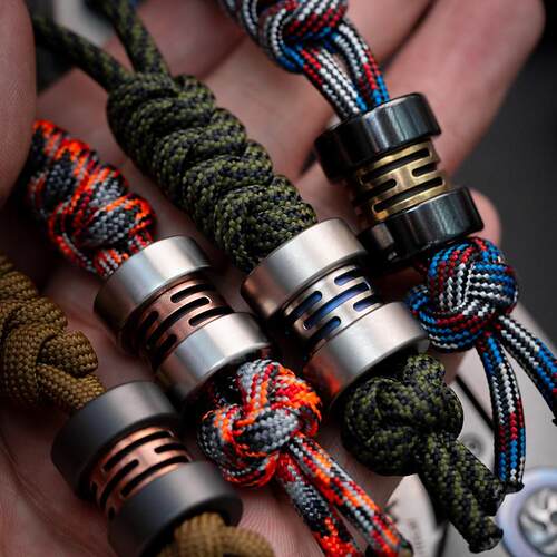 傲娇的老铁匠电容刀坠 edc玩具配饰吊坠伞绳坠尾坠坠子挂扣包坠 - 图2