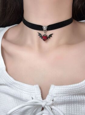 Dark Wind Necklace Women Halloween Black Bat Wings Pendant N
