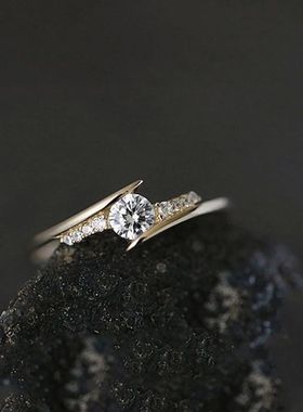 Modern Design Wedding Ring for Women Inlay AAA Cubic Zirconi