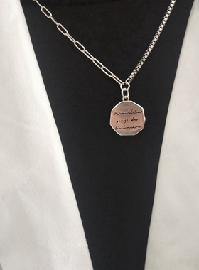 复古圆牌字母毛衣项链钛钢不掉色