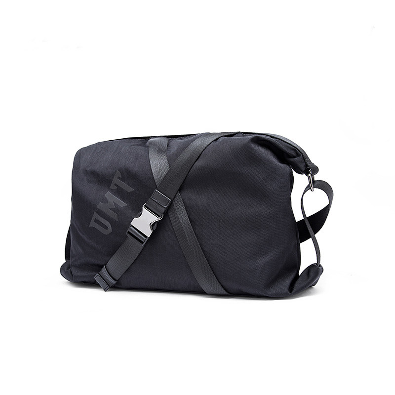 omt潮牌日系男士潮流工装斜挎包 omt男士包袋