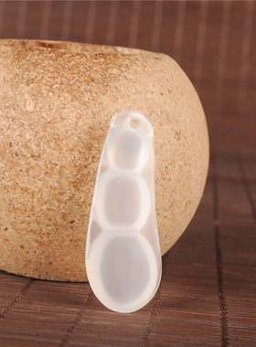 冰透水润女玛瑙四季豆吊坠