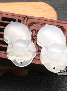 情侣玉髓玛瑙十二生肖招财猪吊坠