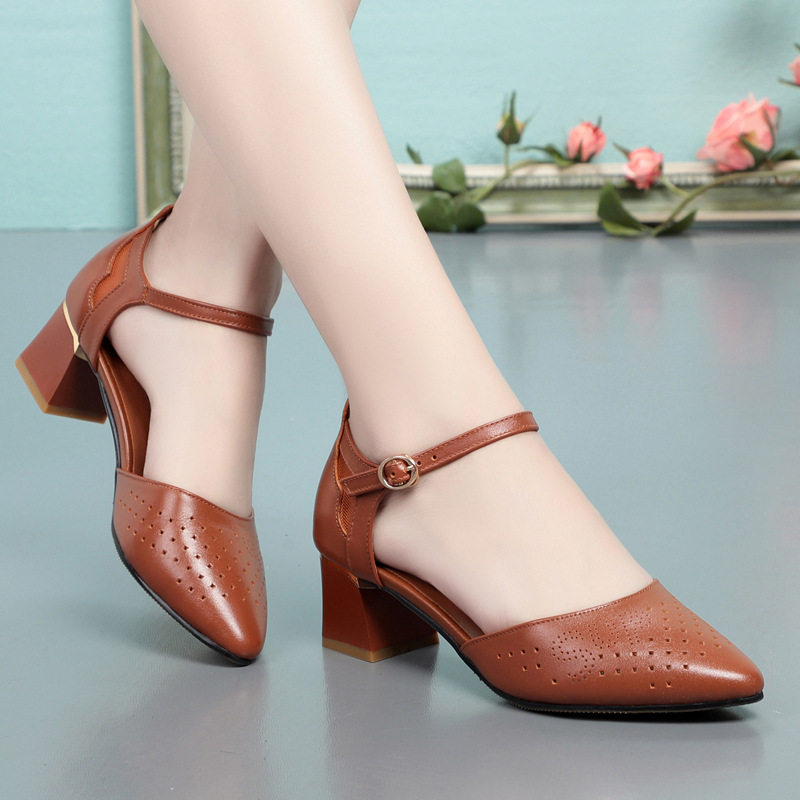 2023夏款奧古斯都女鞋妈妈凉鞋女真皮包头一字扣鞋大码妈妈女凉鞋