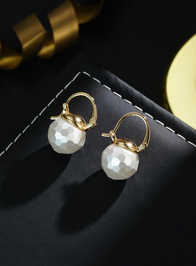 新款爆款简约简单气质网红白色多面柿子吊坠锁骨链项链