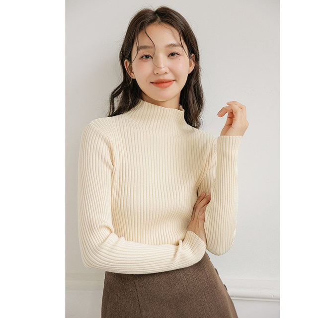 Half high necked knitted sweater for women in autumn and winter 2023, slim fit inner layer with thickened black sweater, long sleeved pullover, bottom top