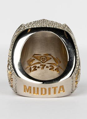 2024-2025年芝加哥斗牛犬NCAA大学联赛冠军戒指球迷收藏版