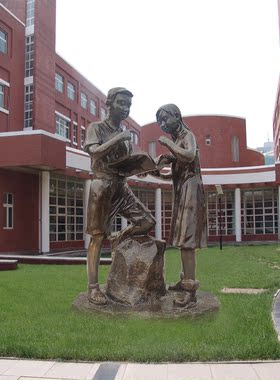 学校落地摆件玻璃钢美化景观雕塑