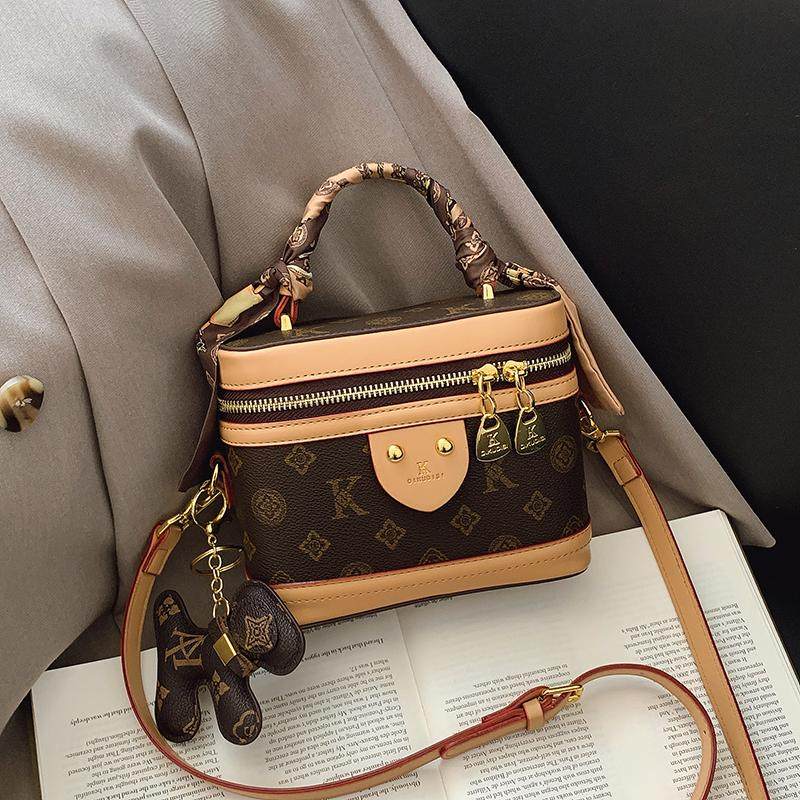 轻奢复古真皮盒子包水桶包2025新款今年流行爆款老花斜挎小包包女,淘宝优惠券,粉丝福利购,淘宝优惠卷