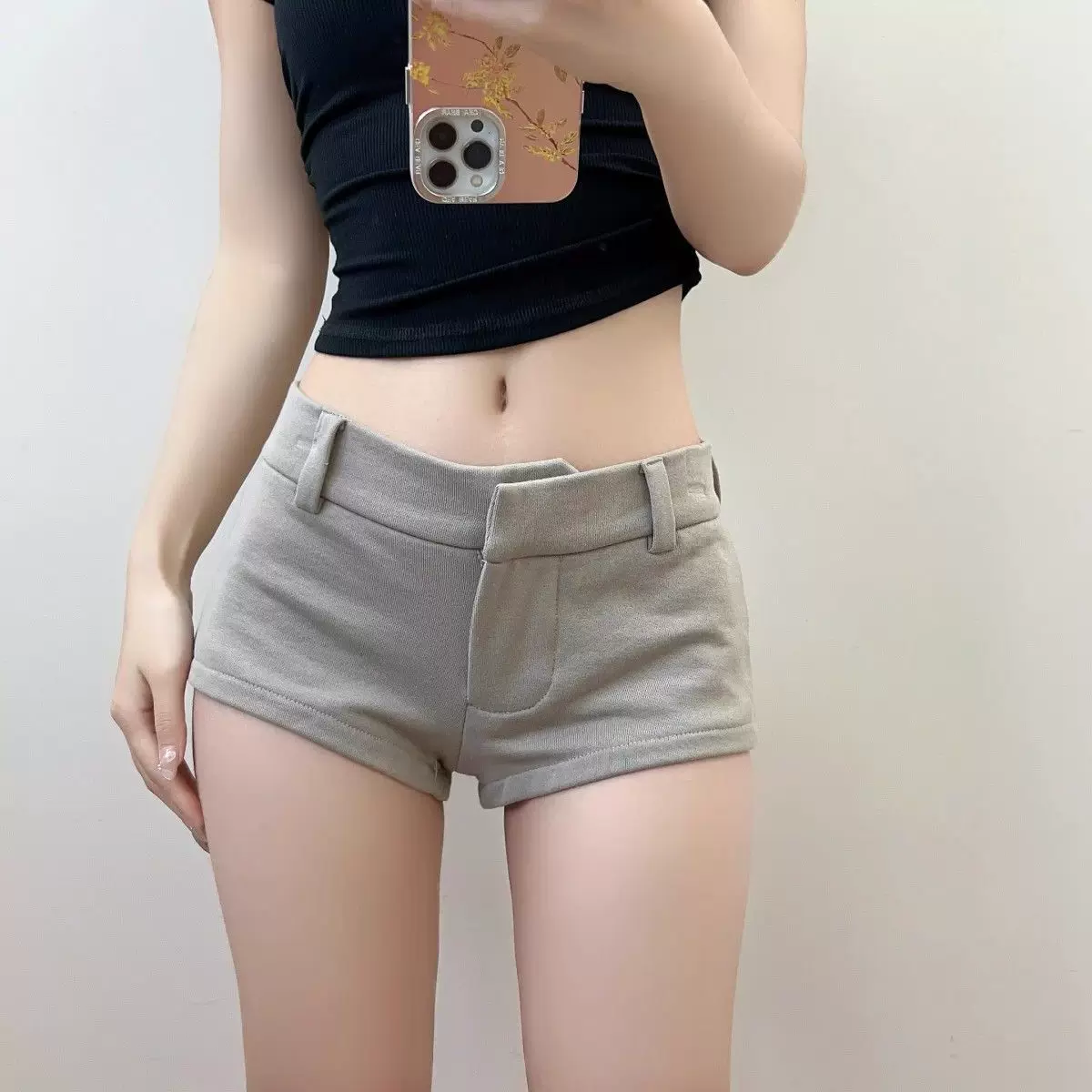 Белые шорты, брюки, А-силуэт, обтягивающие, свободные прямые крои, slim fit