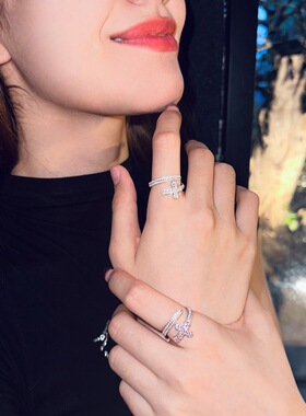 WIC女款S925银十字架锆石戒指