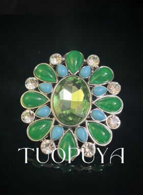 精致高级感祖母绿吊坠毛衣链手工