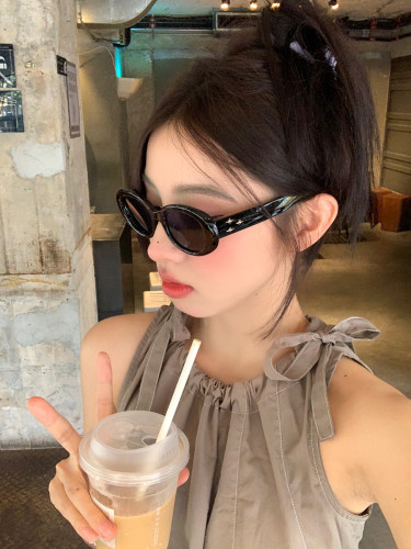 馨帮帮 椭圆撞色边框太阳眼镜高级感百搭复古海边开车护眼墨镜女 - 图0