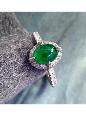 适合日常佩戴的高级珠宝斯瓦特素面祖母绿戒指 颜色辣绿