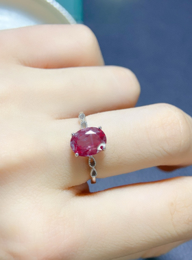 绝美亚历山大戒指具有强烈的红绿变色效应S925银精工镶嵌主石7*9m