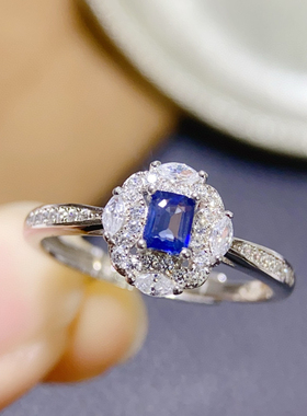 天然无烧蓝宝石戒指 主石3*4mm 明亮皇家蓝 干净玻璃体