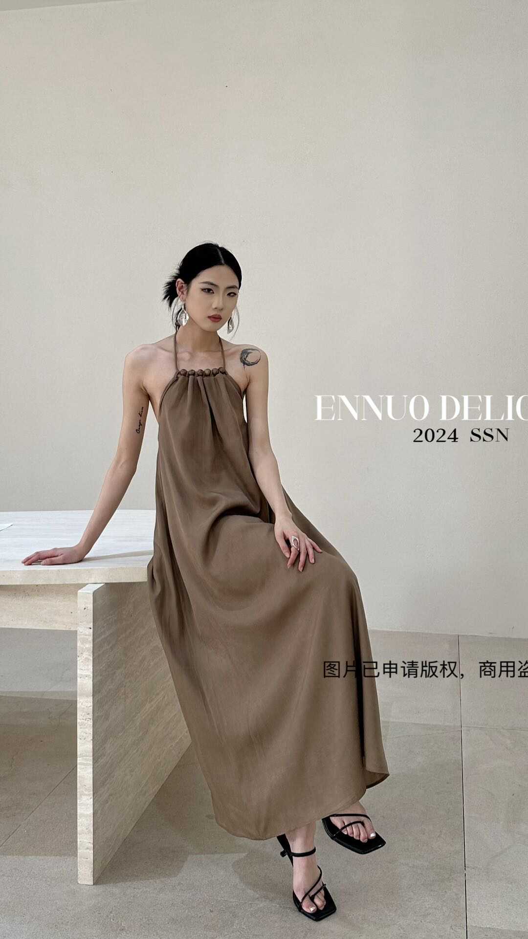 ENNUO 恩诺法式吊带挂脖连衣裙女夏季新款高级感宽松显瘦无袖裙子 - 图1