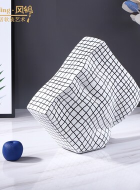 北欧简约创意黑白网格花瓶样板房